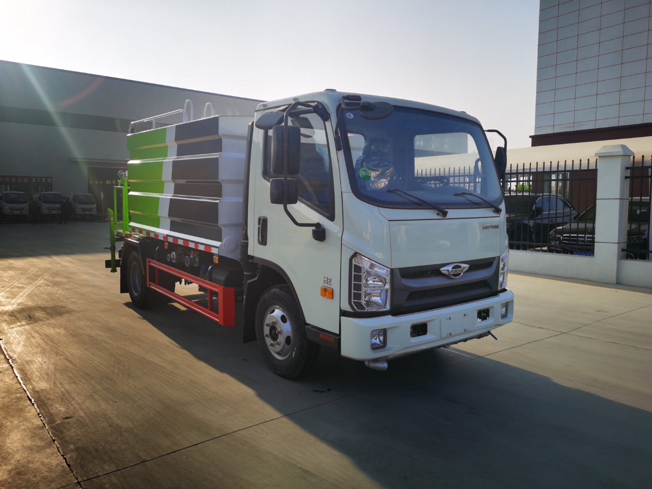 (藍(lán)牌)7.4方抑塵車