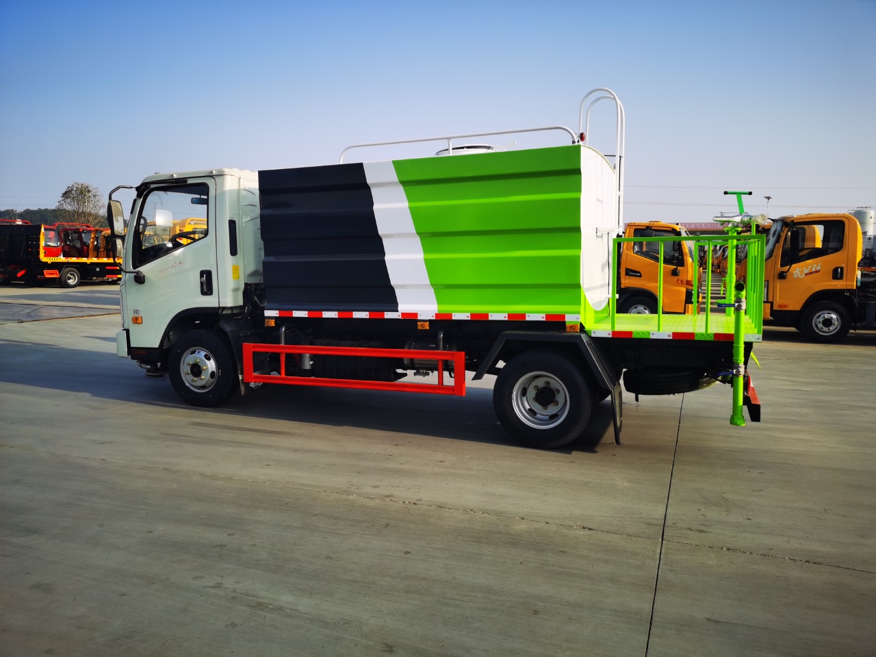 (藍(lán)牌)7.4方抑塵車