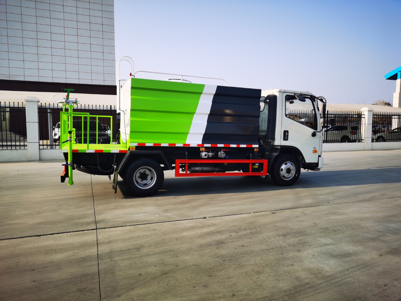 (藍(lán)牌)7.4方抑塵車